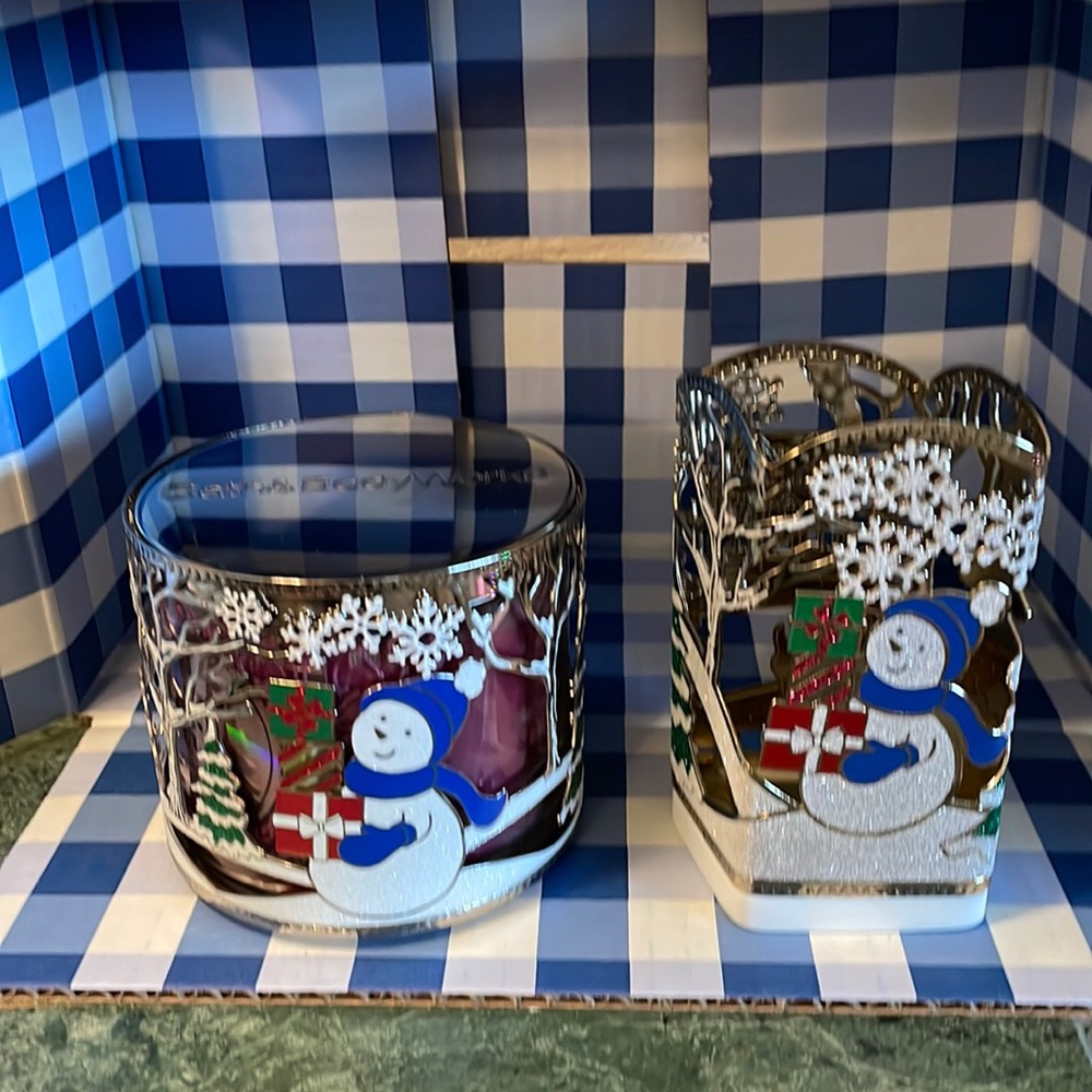 BATH AND BODY WORKS CHRISTMAS CANDLE SLEEVE AND SOAP HOLDER NWT!